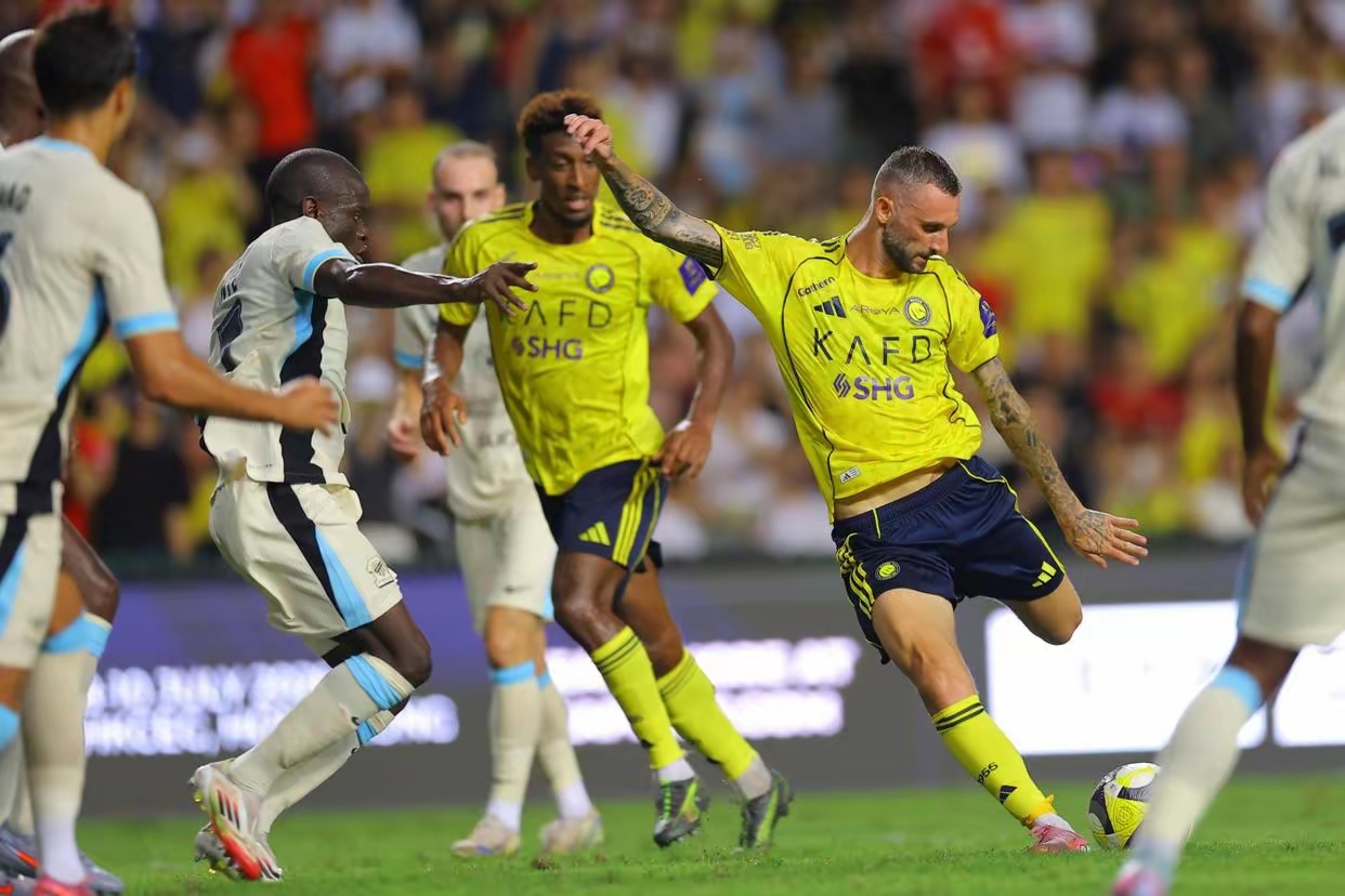 包含季后赛拉开帷幕，球队备战冲击冠军梦想的词条