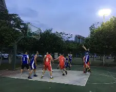 热血奋战球场,篮球比拼如火如荼,激情挥洒(篮球赛热血宣传语) 热血奋战球场,篮球比拼如火如荼,激情挥洒(篮球赛热血宣传语)